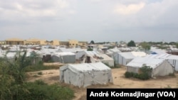 Vue du camp des réfugiés et retournés centrafricains à N'Djamena, Tchad, le 2 octobre 2019. (VOA/André Kodmadjingar)