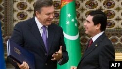 Президенти Віктор Янукович і Гурбагули Бердимухамедов