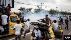 Police ezali kpanza bato na gaz lacrymogène na boulevard Lumumba na Limete, Kinshasa, 27 novembre 2018.