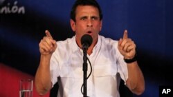 Henrique Capriles habla en conferencia de prensa: "¿Quieren venir por mí? Aquí estoy, no tengo miedo", dijo.