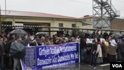 Endamên BDP'ê piştgirî didin girtîyên sîyasî ku di greva xwebirçîkirinê de ne. Weranşar, Ruha, Cotmeh 25. 2012