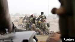 سربازان چاد هنگام عزیمت برای جنگ بر ضد بوکوحرام