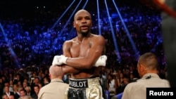 Floyd Mayweather, Jr. of the U.S. stands up on the ropes in his corner after defeating Manny Pacquiao of the Philippines in their welterweight WBO, WBC and WBA (Super) title fight in Las Vegas, Nevada, May 2, 2015. 