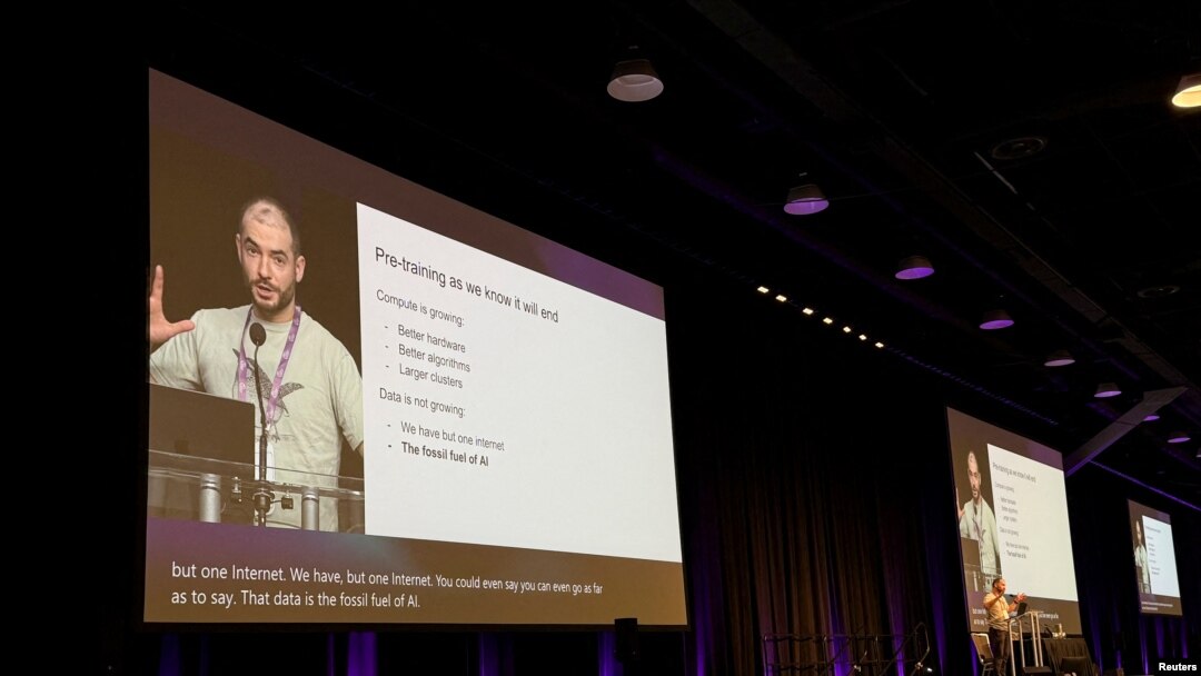 El científico de IA Ilya Sutskever habla en la conferencia NeurIPS en Vancouver, Columbia Británica, Canadá, el 13 de diciembre de 2024.