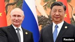 Tổng thống Nga Vladimir Putin, trái, gặp Chủ tịch Trung Quốc Tập Cận Bình tại Bắc Kinh ngày 18/10/2023 bên lề Diễn đàn Vành đai và Con đường.