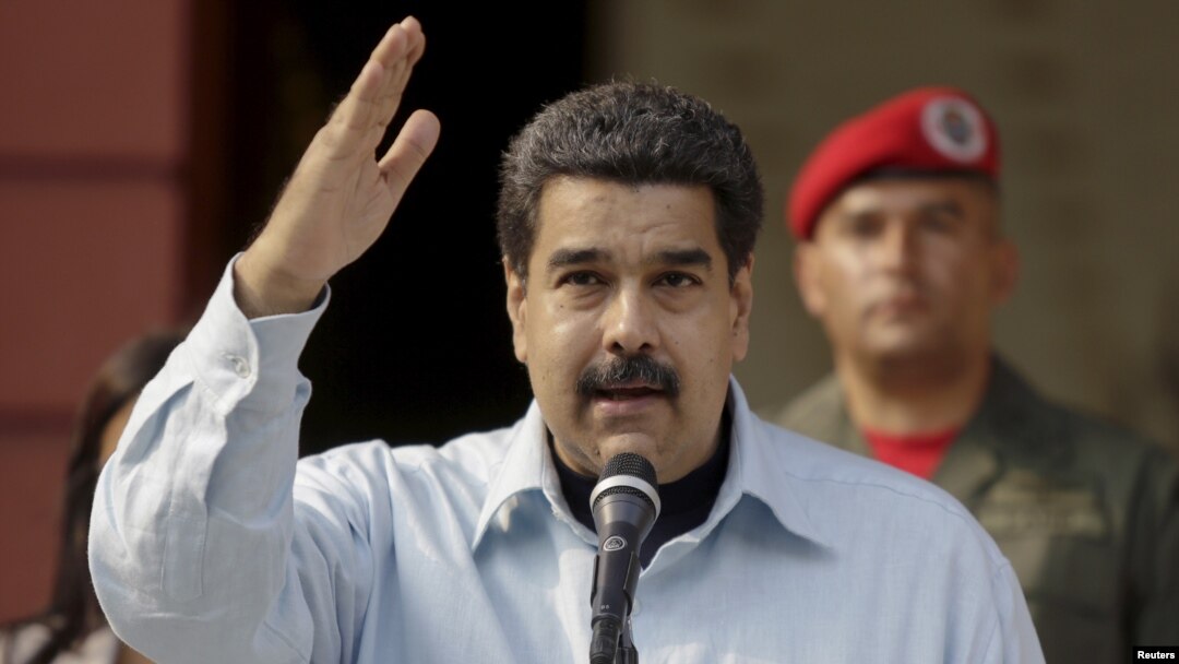 El presidente Nicolás Maduro decretó los viernes de abril y mayo como no laborables para ahorrar energía.