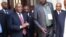 L'ancien président sud-africain Jacob Zuma (2e G.) au sortir du tribunal de Durban à Durban, le 8 juin 2018.