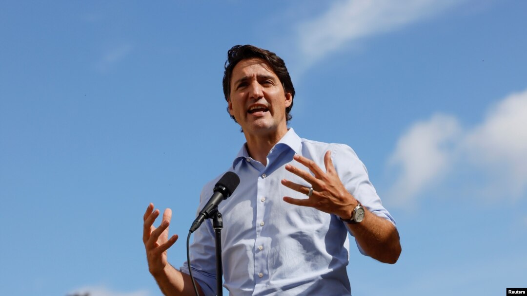 Perdana Menteri Kanada Justin Trudeau berbicara kepada awak media setelah berkunjung ke salah satu klinik vaksinasi di Ottawa, Ontario, Kanada, pada 28 September 2021. (Foto: Reuters/Blair Gable)