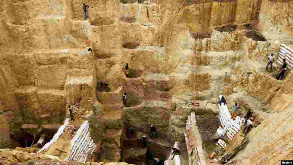Workers use sacks filled with soil to reinforce a mine in Minna, Niger State.