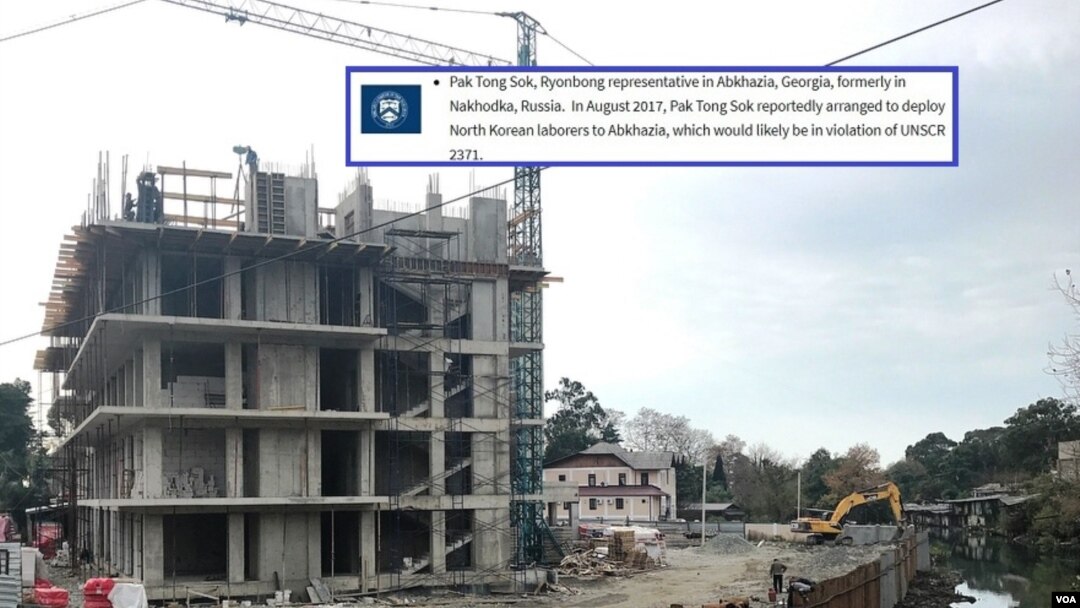 სასტუმრო "სოხუმის რივიერას" ოკუპირებულ აფხაზეთში, ჩრდილო კორეელი მუშები აშენებენ