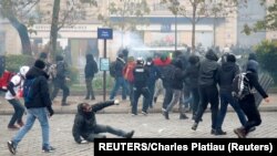 Godišnjica protesta Žutih prsluka u Parizu, 16. novembar 2019. REUTERS/Charles Platiau