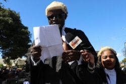 John Suzi Banda reads a statement of judicial independence during demonstrations in Blantyre, Malawi, June 17, 2020. (Lameck Masina/VOA)