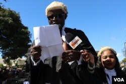 John Suzi Banda reads a statement of judicial independence during demonstrations in Blantyre, Malawi, June 17, 2020. (Lameck Masina/VOA)