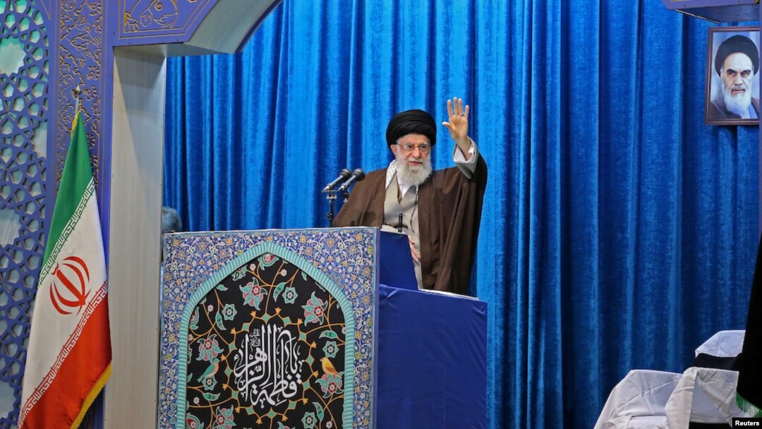 Iranski vrhovni vođa ajatola Ali Hamenei obraća se Irancima tokom molitvi petkom, Teheran, 17. januar 2020.