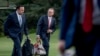 Direktur Media Sosial Gedung Putih Dan Scavino (kiri) dan Kepala Staf Presiden Trump Mick Mulvaney (kanan) berjalan di South Lawn Gedung Putih, Washington, 30 Juni 2019.