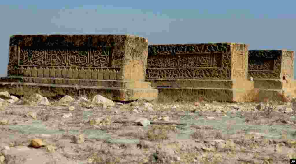 مکلی : تاریخی قبرستان کی تباہی