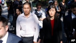 Former New York Governor Kathy Hochul aide Linda Sun, right, and her husband, Christopher Hu, leave Brooklyn Federal Court after their arraignment in New York, Sept. 3, 2024.