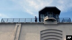 Un guardia de vigilancia en la penitenciería Clinton, en Dannemora, Nueva York. 