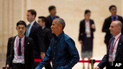 El presidente Barack Obama llega a la cena de gala de ASEAN el foro de países del sureste asiático, en Vientian, Laos. Poco antes, Obama se reunió brevemente con el presidente de las Filipinas, Rodrigo Duterte.