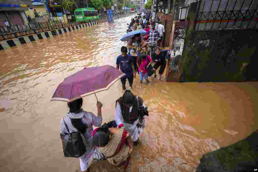 سیلاب&zwnj;های ناشی از باران&zwnj;های فصلی در شهر گواهاتی در هند