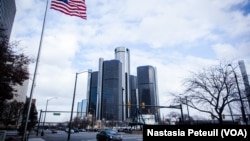 Kantor pusat perusahaan mobil General Motor di Renaissance Center, Detroit, Michigan (foto: ilustrasi). Gelombang imigran telah membantu kota Detroit keluar dari resesi ekonomi hebat. 