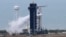 Tên lửa Falcon 9 của công ty SpaceX trên giàn phóng ở Trung tâm Không gian Kennedy của NASA tại Cape Canaveral, Florida, ngày 27/5/2020.