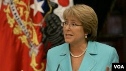 Bachelet participó en un foro organizado por el Consejo de Relaciones Exteriores junto a expertos como Robert Orr.