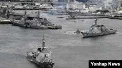 지난 4월 일본 자위대는 북한의 미사일 공격에 대비해 요격미사일 SM3를 탑재한 이지스함 2척을 동해에 배치했다. 사진은 2012년 12월 나가사키현 해상자위대 사세보 기지를 나서는 요격미사일 SM3 탑재 이지스함. (자료사진)