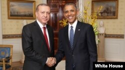Presiden AS Barack Obama (kanan) menerima Presiden Turki Recep Tayyip Erdoğan di Gedung Putih, 31 Maret 2016 lalu.