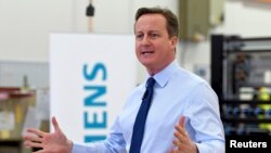 Perdana Menteri Inggris, David Cameron, berbicara kepada pekerja pabrik Siemens di Chippenham, Inggris selatan, 2 Februari 2016. Presiden Dewan Eropa Donald Tusk mengajukan draft proposal untuk mempertahankan Inggris dalam Uni Eropa.Union to a mixed r