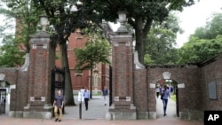 Studenti u kampusu Univerziteta Harvard u Bostonu, arhiva (Foto: AP/Charles Krupa)