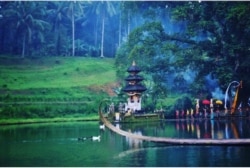 Objek wisata Taman Mumbul di Sangeh, Bali (foto: Gus Santi Utama).