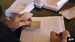 Arhiv - Biračko mjesto u Siriji tokom parlamentarnih izbora, juli 2020.