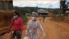 Vanderlecia Ortega dos Santos, atau Vanda secara sukarela memberikan satu-satunya perawatan yang melindungi komunitas pribumi yang terdiri dari 700 keluarga dari wabah COVID-19 yang melanda kota Manaus, Brasil. I(Foto: Reuters/Bruno Kelly)