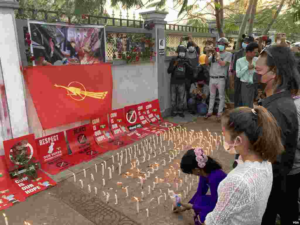 ကွယ်လွန်သူ မမြသွဲ့သွဲ့ခိုင် အမှတ်တရ မန္တလေး ဆုတောင်းပွဲမြင်ကွင်းများ (ဓာတ်ပုံ - ဗွီအိုအေမြန်မာပိုင်း)