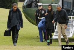 FILE - Then-President Barack Obama (R) arrives with his family, including first lady Michelle Obama (L) and daughter Malia (2nd R), via Marine One helicopter to the South Lawn of the White House in Washington, Jan. 4, 2015.