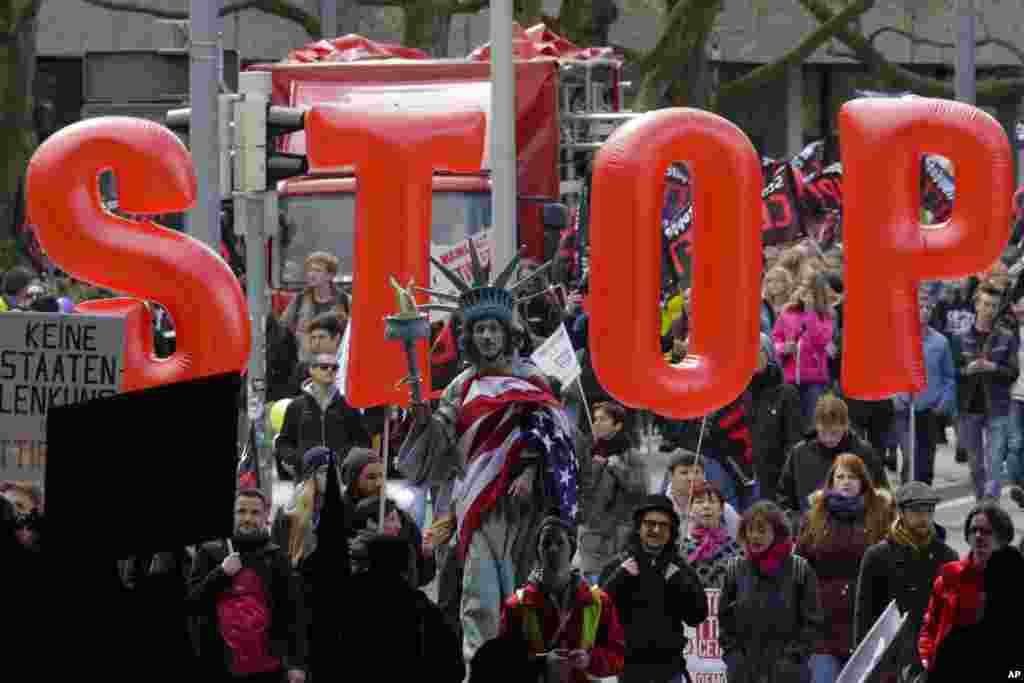 Thousands of demonstrators protest against the planned Transatlantic Trade and Investment Partnership, TTIP, and the Comprehensive Economic and Trade Agreement, CETA, ahead of the visit of U.S. President Barack Obama, in Hannover, Germany, April 23, 2016.