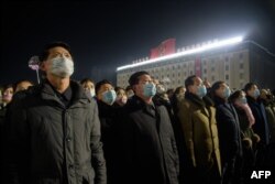 지난 1일 북한 평양에서 열린 신년 경축 행사에 참석한 주민들이 마스크를 쓰고 있다.