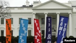 Opponents of the Trans Pacific Partnership (TPP) trade agreement protest outside the White House in Washington, Feb. 3, 2016. 