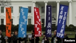 Opponents of the Trans Pacific Partnership (TPP) trade agreement protest outside the White House in Washington, Feb. 3, 2016. 