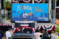 바락 오바마 전 대통령이 27일 플로리다주 올랜도에서 민주당 대선 후보인 조 바이든 전 부통령 지원 유세를 펼쳤다.