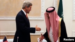 جان کری، وزیر خارجه امریکا با سعود الفیصل همتای سعودی اش