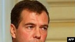 Медведев уволил 20 тюремных администраторов