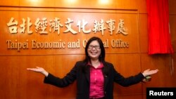 資料照：香港駐台灣機構更名，時任台灣陸委會主委的賴幸媛出席香港駐台經濟貿易文化辦事處更名儀式。（2011年7月20日）