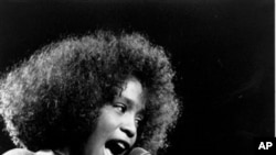 Whitney Houston morre num hotel de Los Angeles com 48 anos de idade