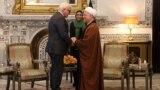 فرانک والتر اشتاین مایر، وزیر امور خارجه آلمان در حاشیه سفر به تهران، با اکبر هاشمی رفسنجانی، رئیس مجمع تشخیص مصلحت نظام ایران نیز دیدار کرد.<br />
عکس: علیرضا خضرائی، ایلنا