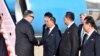 Menlu AS Mike Pompeo disambut oleh pejabat tinggi Korea Utara, Kim Yong Chol, dan Menlu Ri Su Yong, setibanya Pyongyang, Korea Utara, 9 Mei 2018. (Foto: dok).