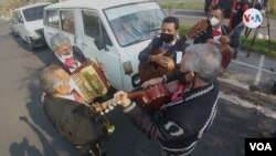 Mariachis homenajearon a las madres salvadoreñas -y de todo el mundo- que se encuentran en centros de contención.