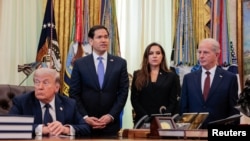 마르코 루비오 미 국무장관이 23일 백악관 집무실에서 도널드 트럼프 미국 대통령, 나다 하마데 모아와드 주미 레바논 대사, 스티브 위트코프 중동 특사 등이 지켜보는 가운데 발언하고 있다. 