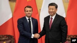 Presiden Perancis Emmanuel Macron saat bertemu Presiden China Xi Jinping di Beijing, 6 November 2019 lalu (foto: dok). 